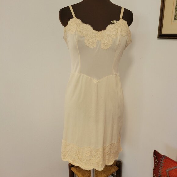 Vintage Ladies Full Slip Size 8-10 - Picture 2 of 7